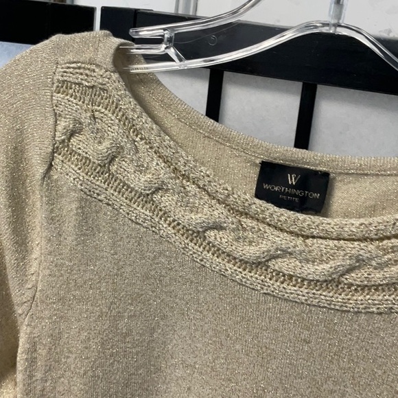 Top with gold threads excellent condition, size petite - Picture 2 of 11